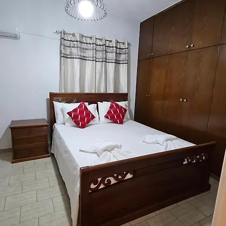 Livia - Eleni Villa Polis